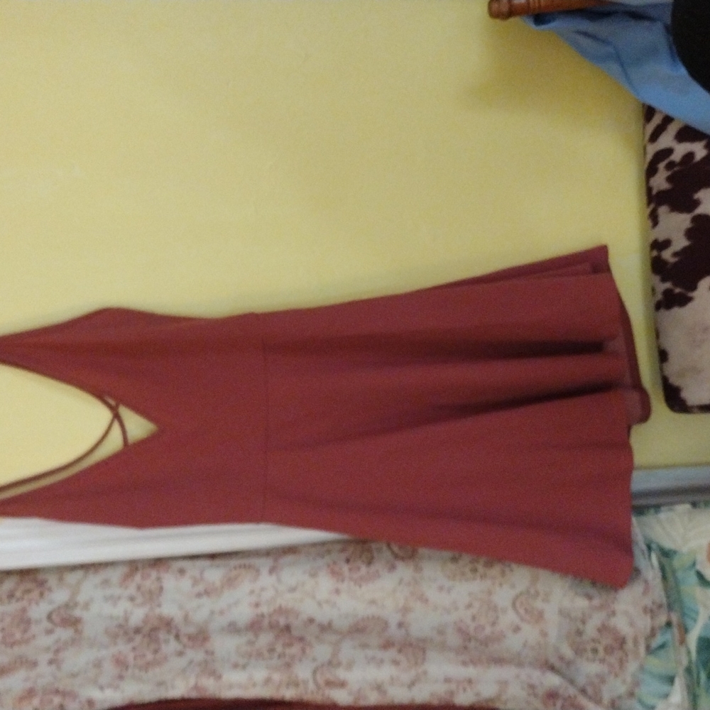 Dresses - Picture 2 of 3